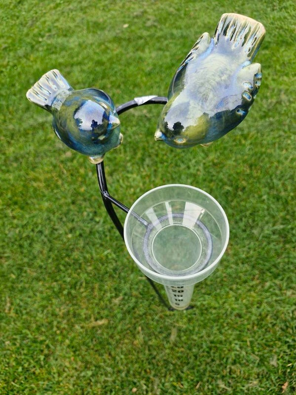 Regenmeter met 2 groen blauwe vogeltjes