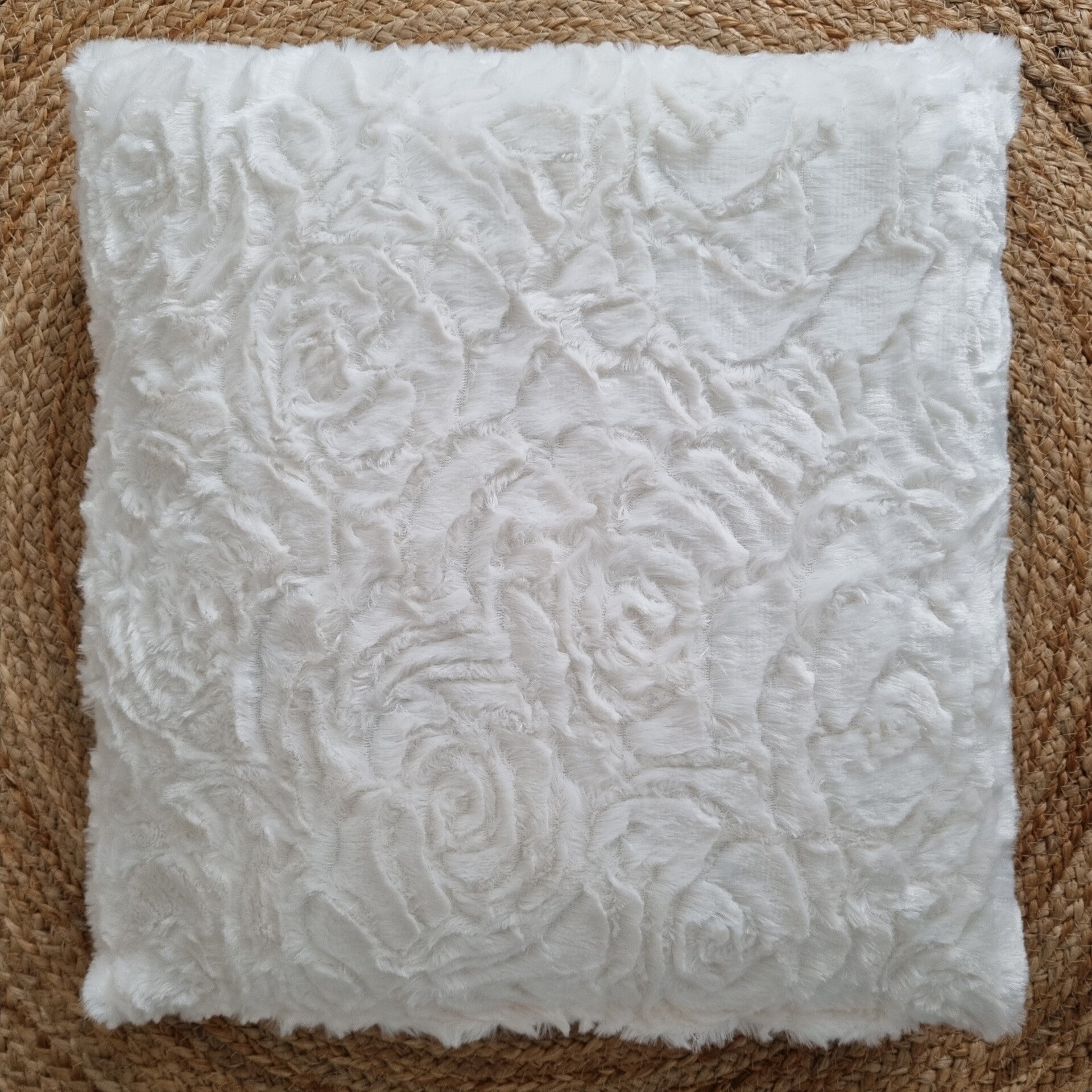 Fleece kussenhoes met rozen beige