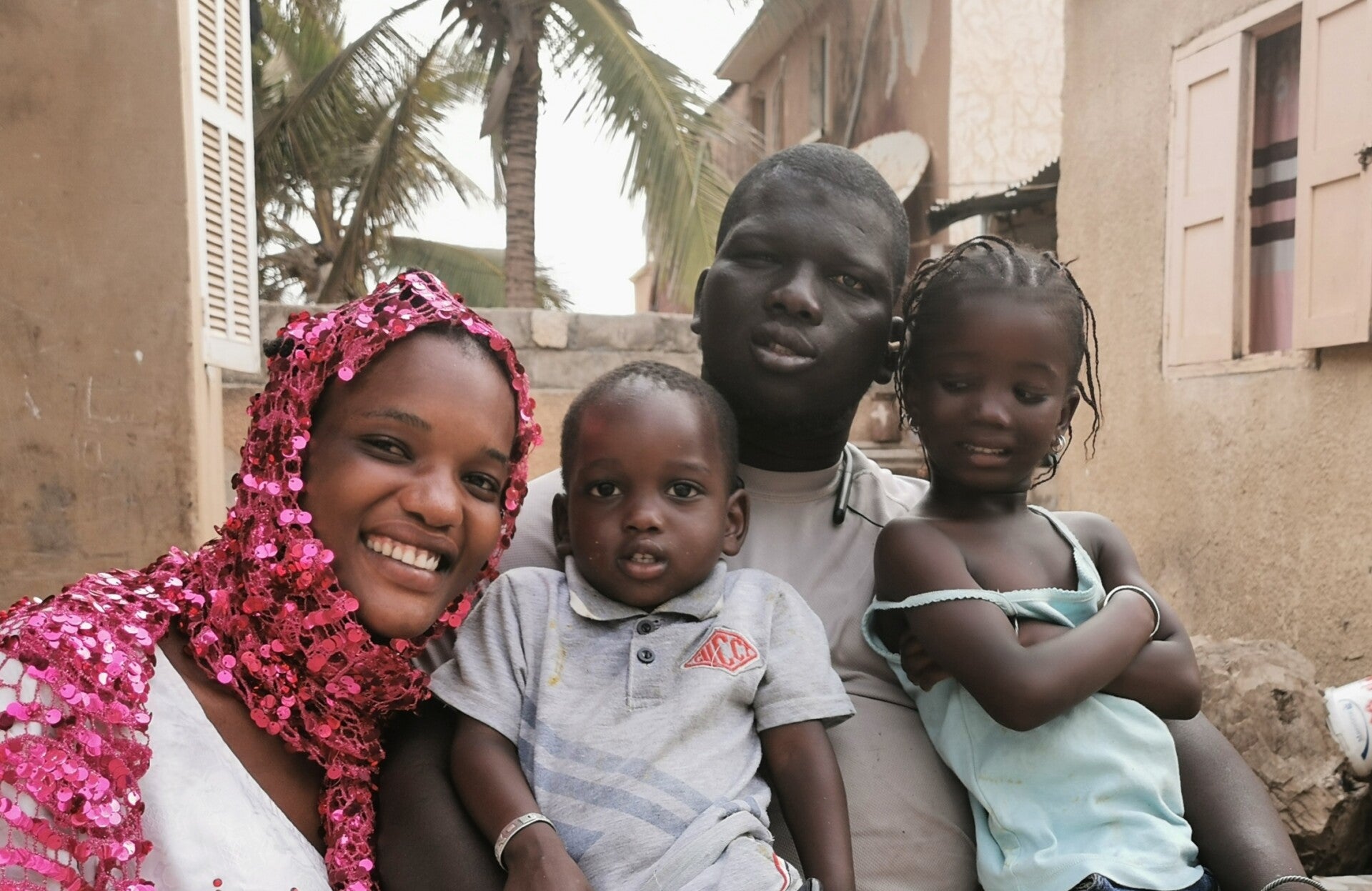 Mama en papa met Daouda en Khady