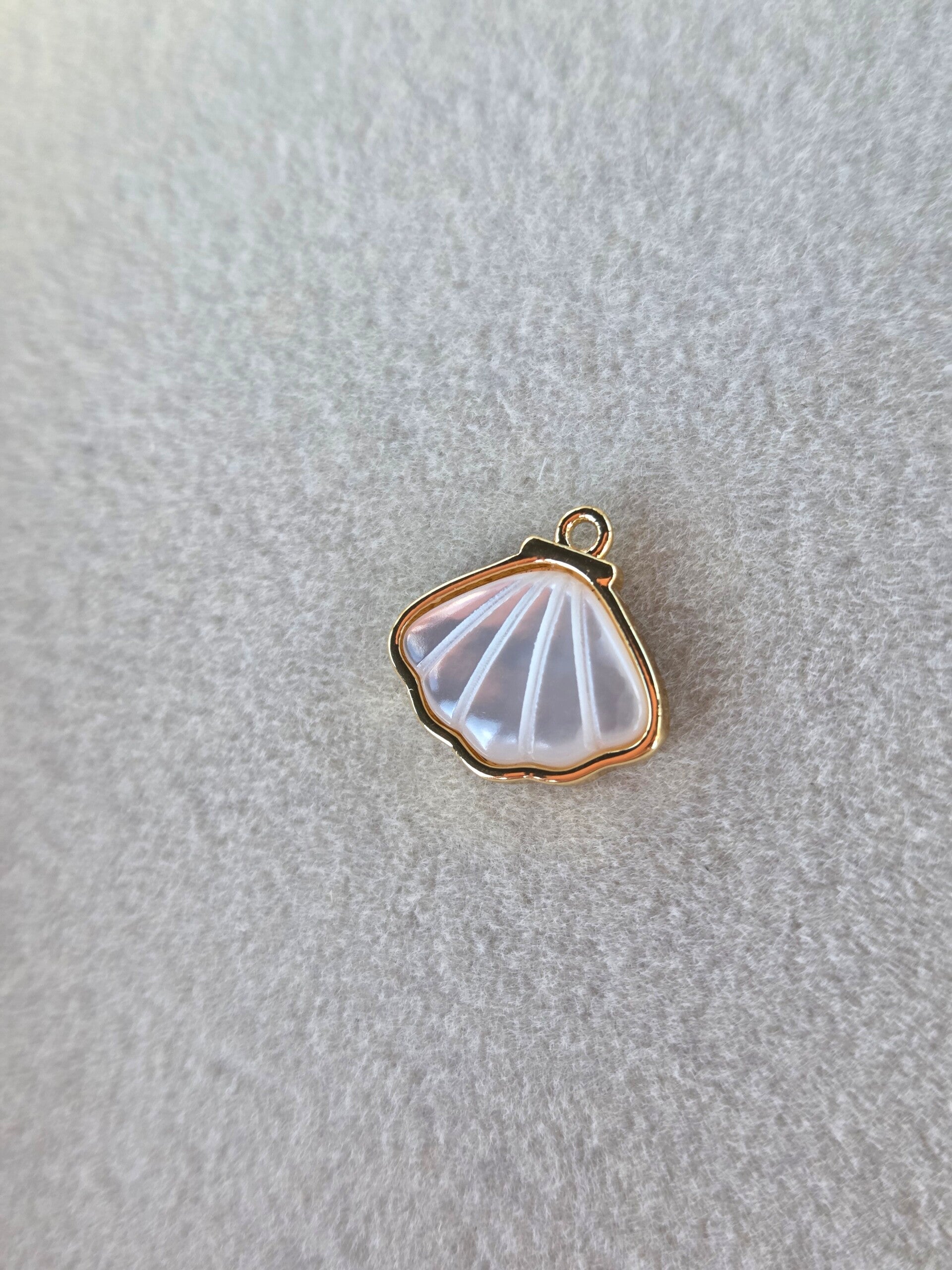 SHELL CHARM