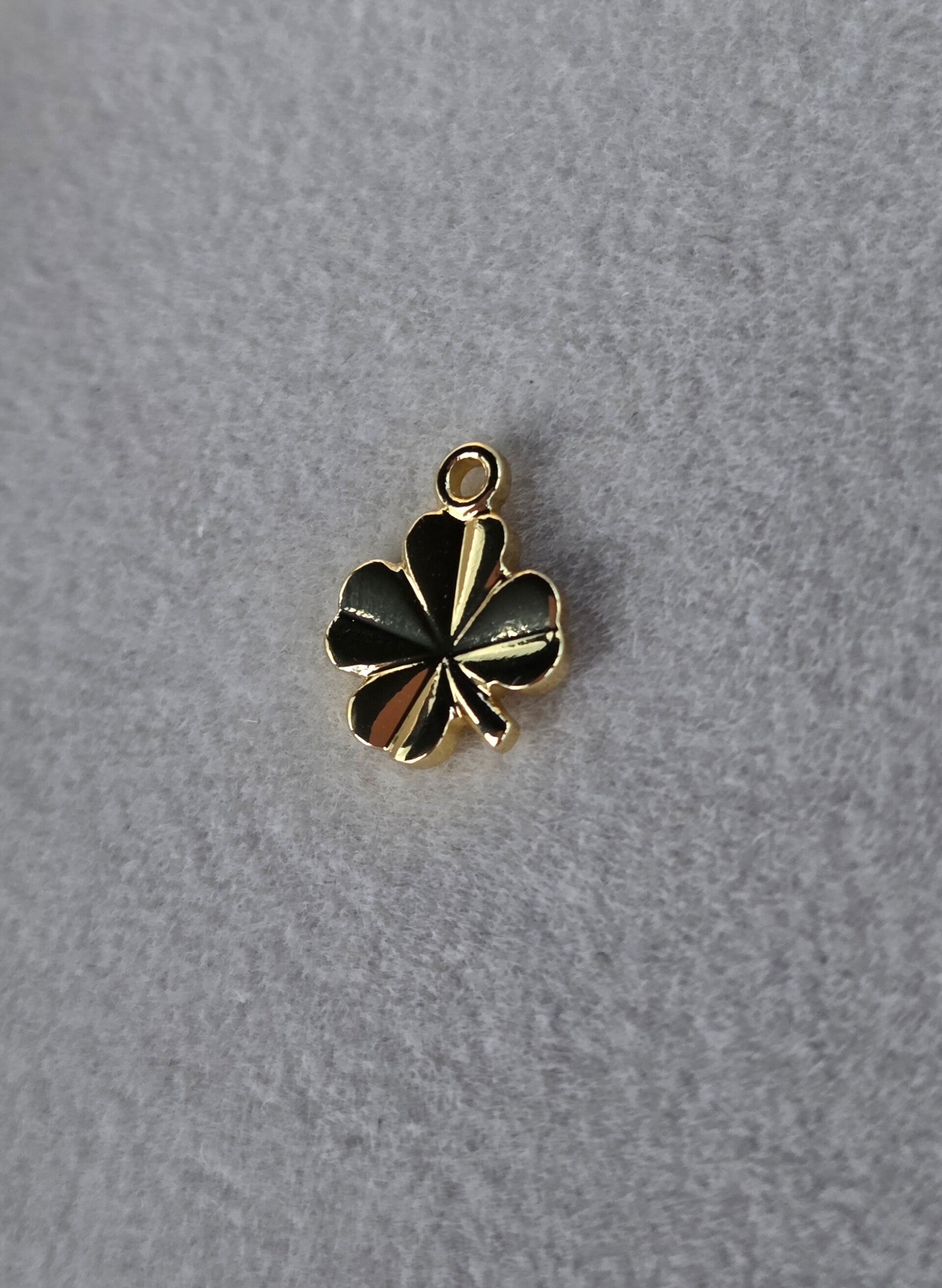 CLOVER CHARM