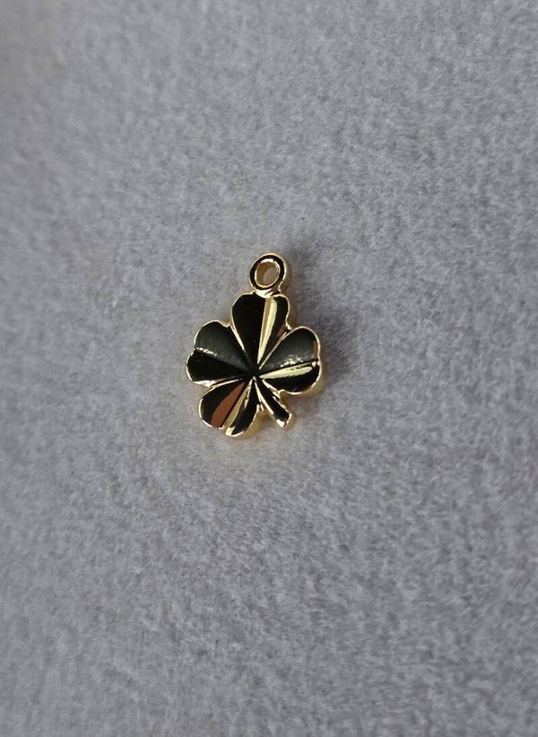CLOVER CHARM