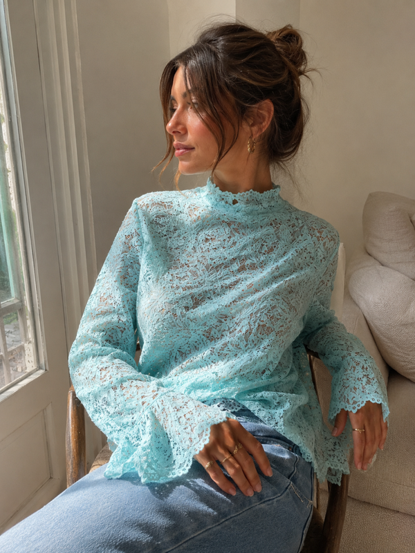 laura lace top