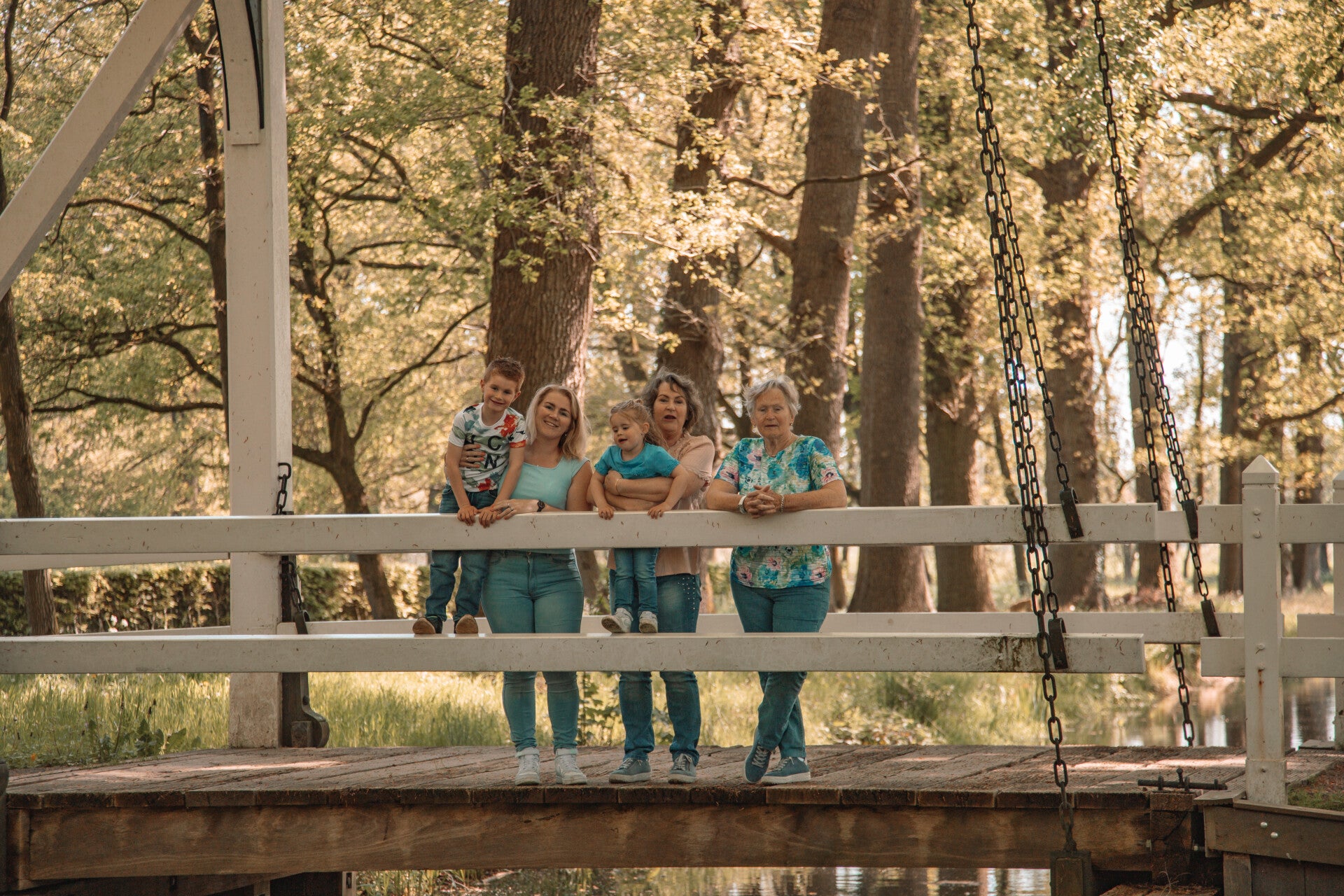 familieshoot in het bos van Midwolda