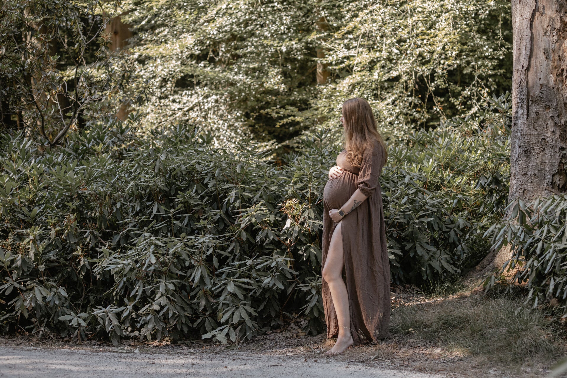 jurk hazel in het bos bij een zwangerschapsshoot bij marleen vd wal fotografie