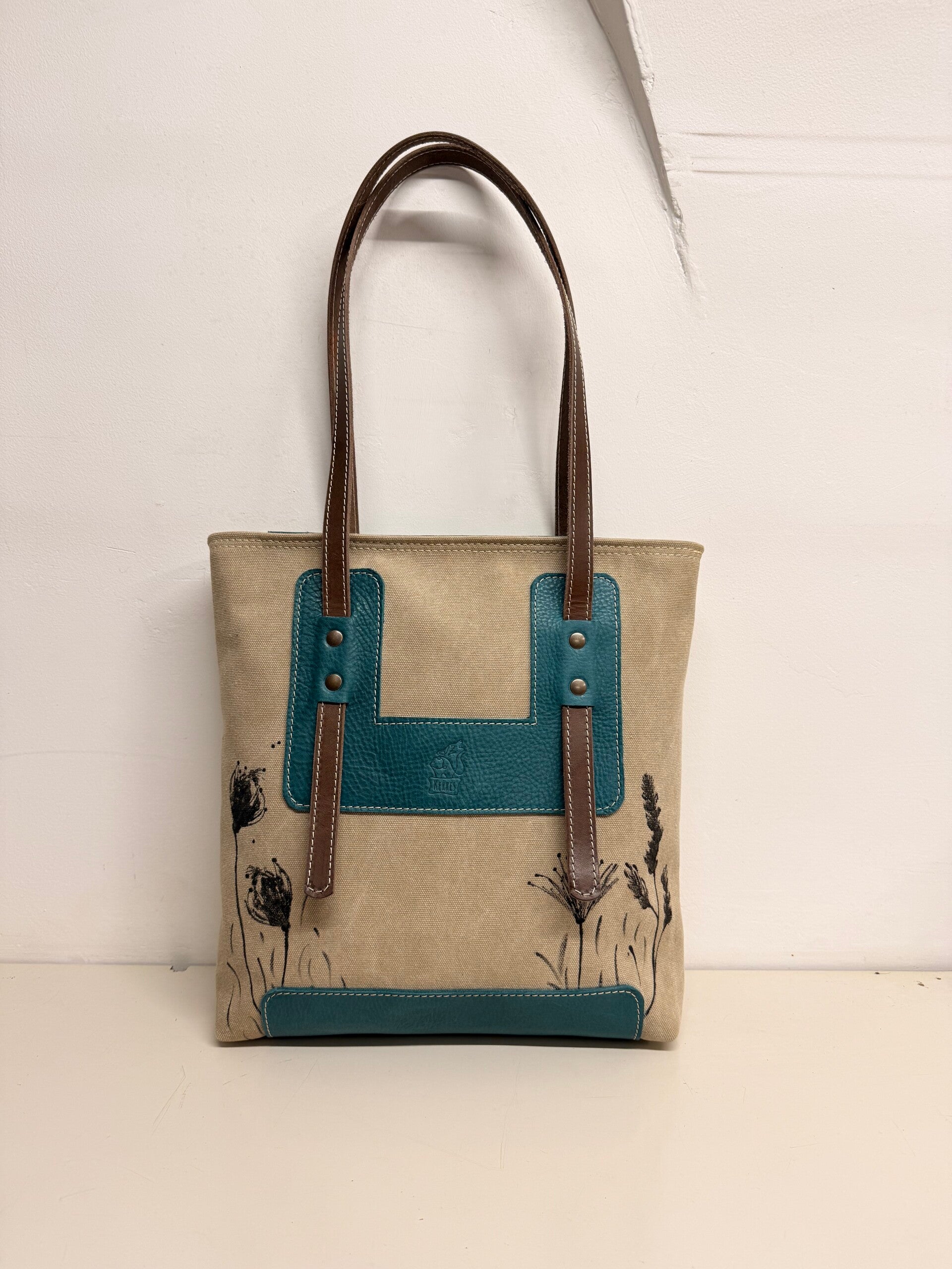 Iris | Sabbia, azzurro e marrone