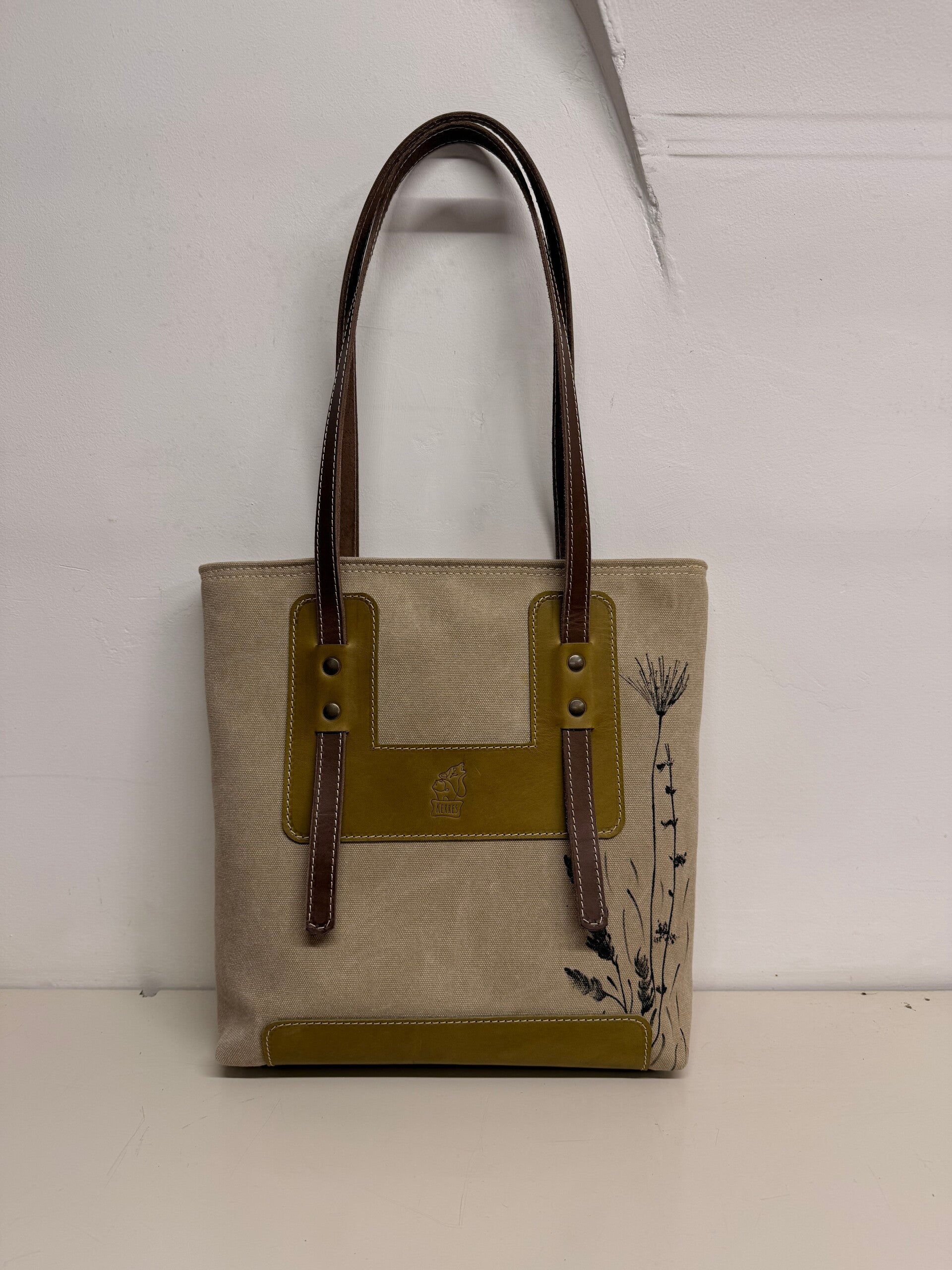 Iris | Sabbia, verde e marrone