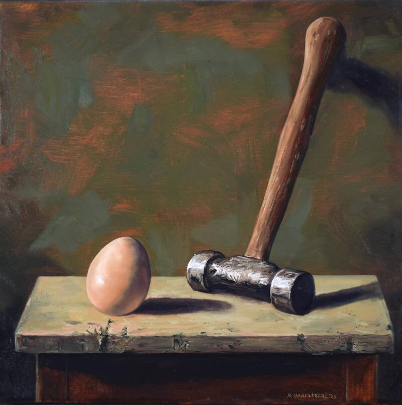 kwetsbaarheid, schilderij van een ei met een hamer door richard hartskeerl