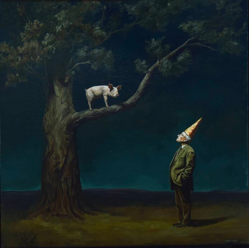 man kijkt verbaasd naar een varken hoog in een boom. schilderij richard hartskeerl