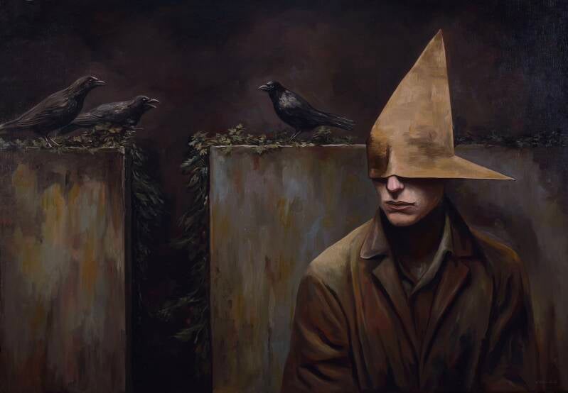 man met eigenzinnige muts en aantal vogels