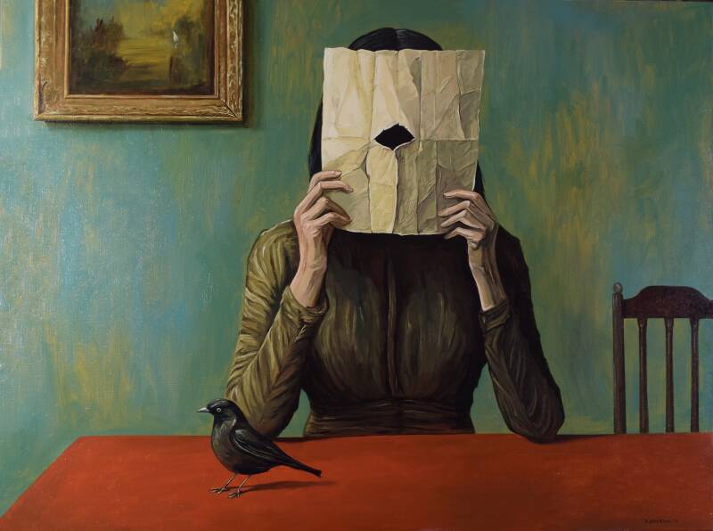 een dame achter een tafel gezeten met een blad papier voor het hoofd met daarin een gat, schilderij van richard hartskeerl