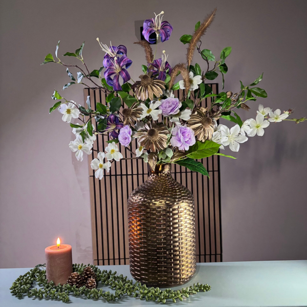 Paars Goud Elegance – Luxe Zijden Bloemenboeket in Wick Vaas