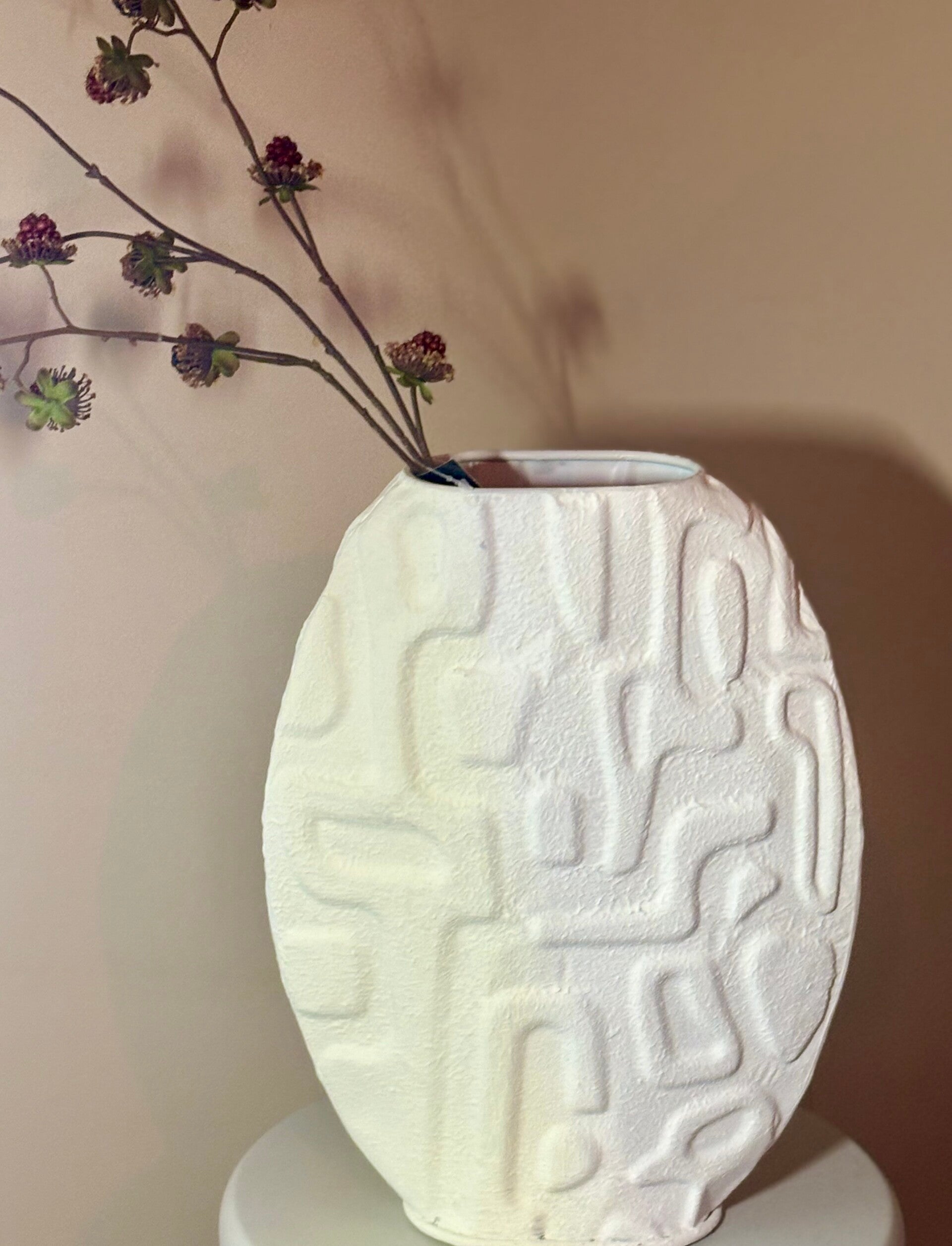 Vaas: Metaal Wit met patroon | 34cm. hoog