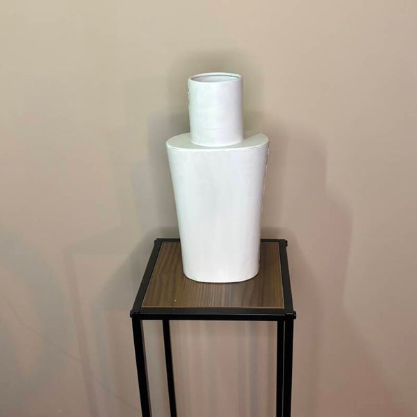 Vaas: wit metaal | 28,5 cm. Hoog