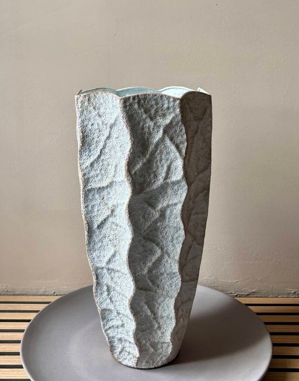 Vaas: Wit-Beige Metaal 46cm. Hoog
