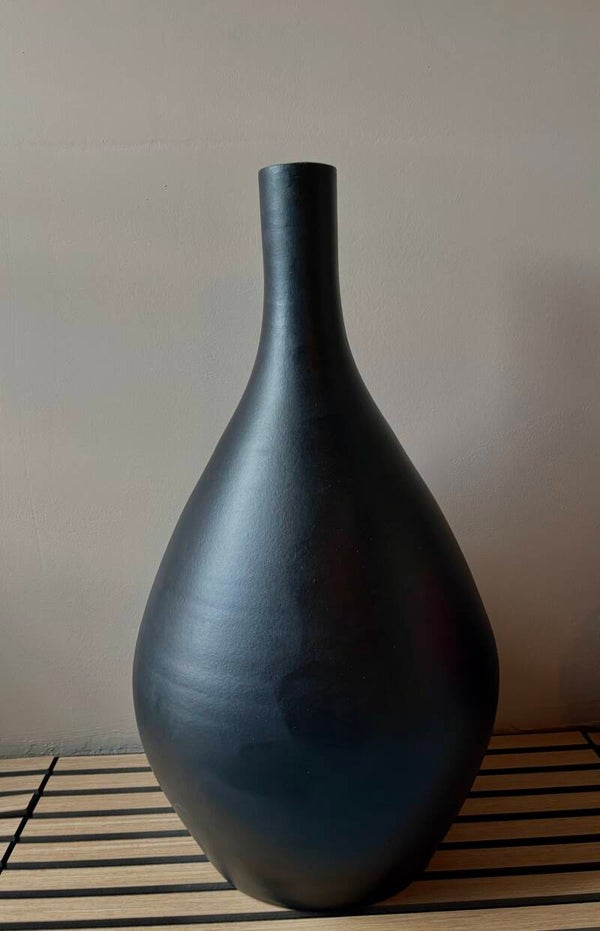 Grote zwarte Bolbuikvaas | 60cm.