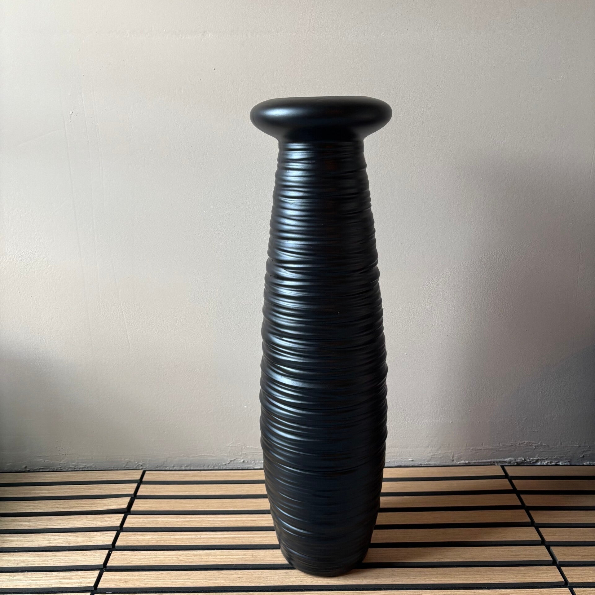 Vaas: Mat zwart | 58cm. Hoog