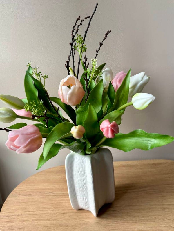 Real Touch Tulpenboeket Wit - Roze tinten | 12 Tulpen met Groen en Takjes