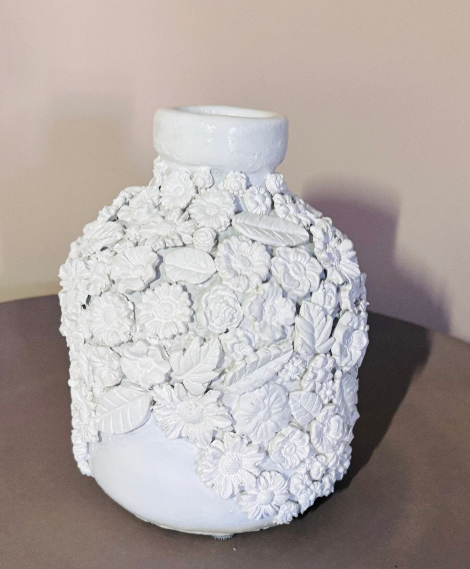 Ivory Garden | Handbewerkte Floral Design Vaas – 20 cm