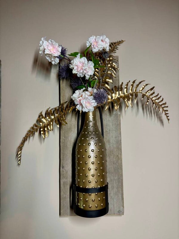 Wall of Charm - Gold / Muur vaas / Wandvaas / boeket op hout