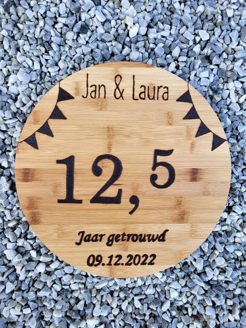 Draaiplateau voor 12,5 jaar getrouwd Jan en Laura