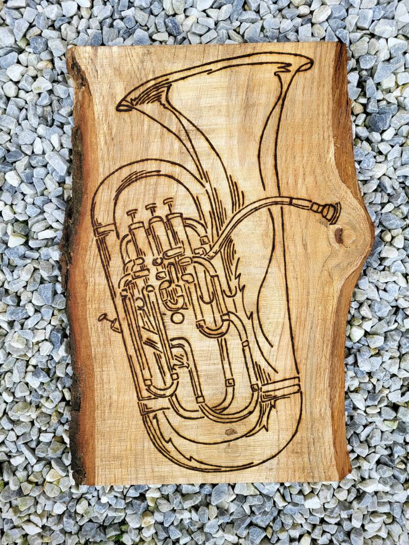 Eiken houten plank met Euphonium houtgebrand