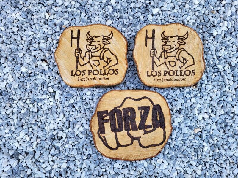 3 boomschijven met 2x logo Los Poloos en 1x logo Forza