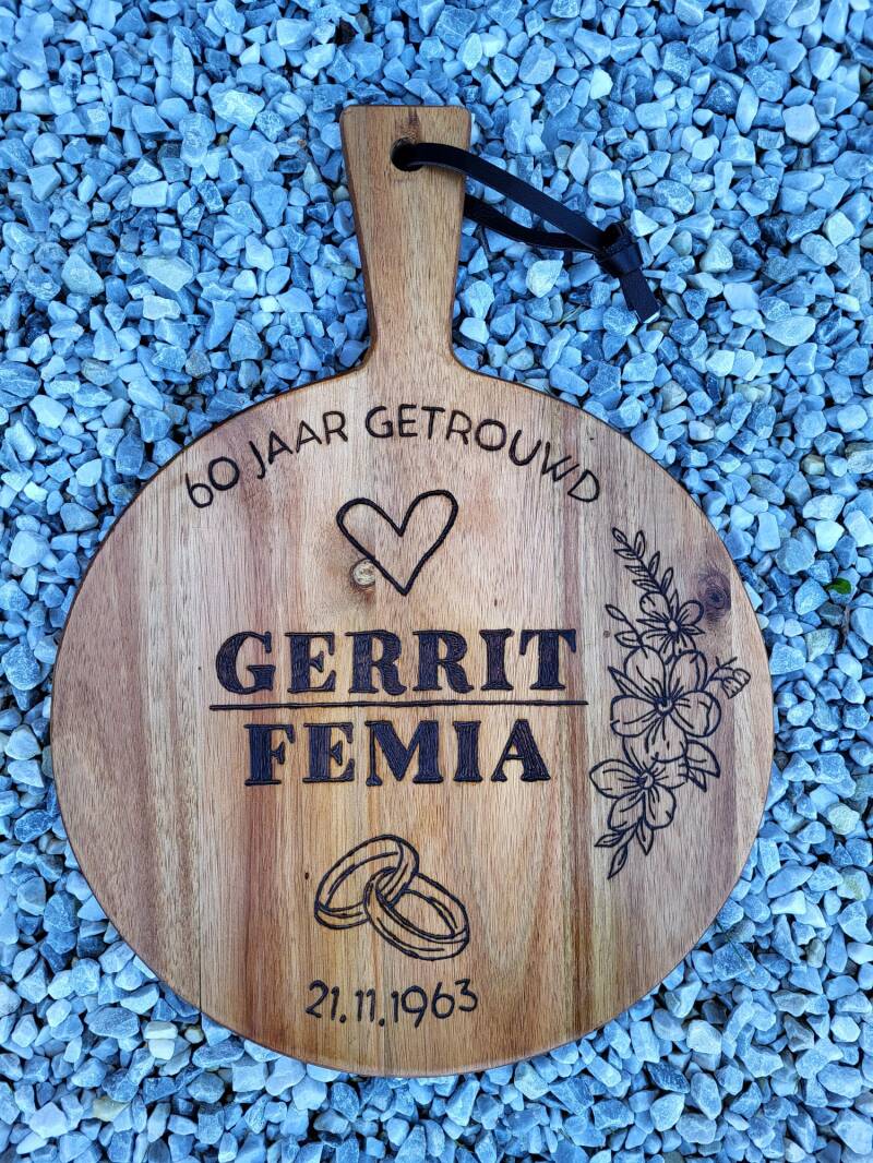 Acacia plank voor Gerrit en Femia 60 jaar getrouwd