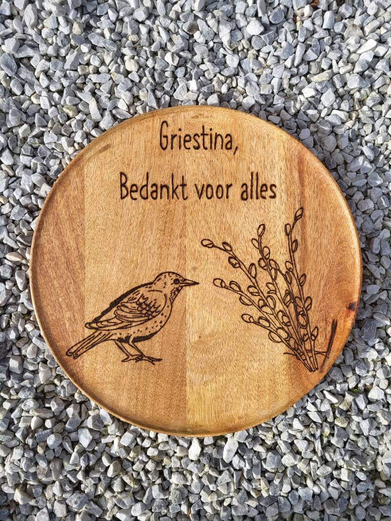 Serveerbord met tekst: Griestina bedankt voor alles