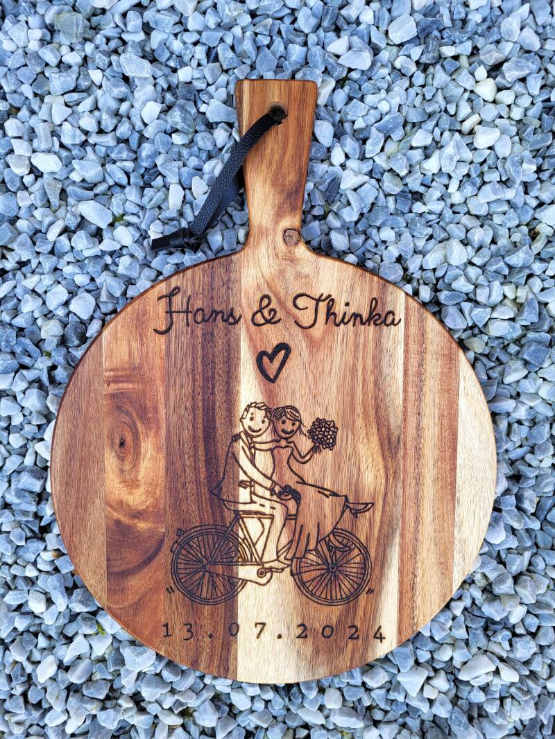 Acacia plank voor bruiloft Hans en Thinka en datum