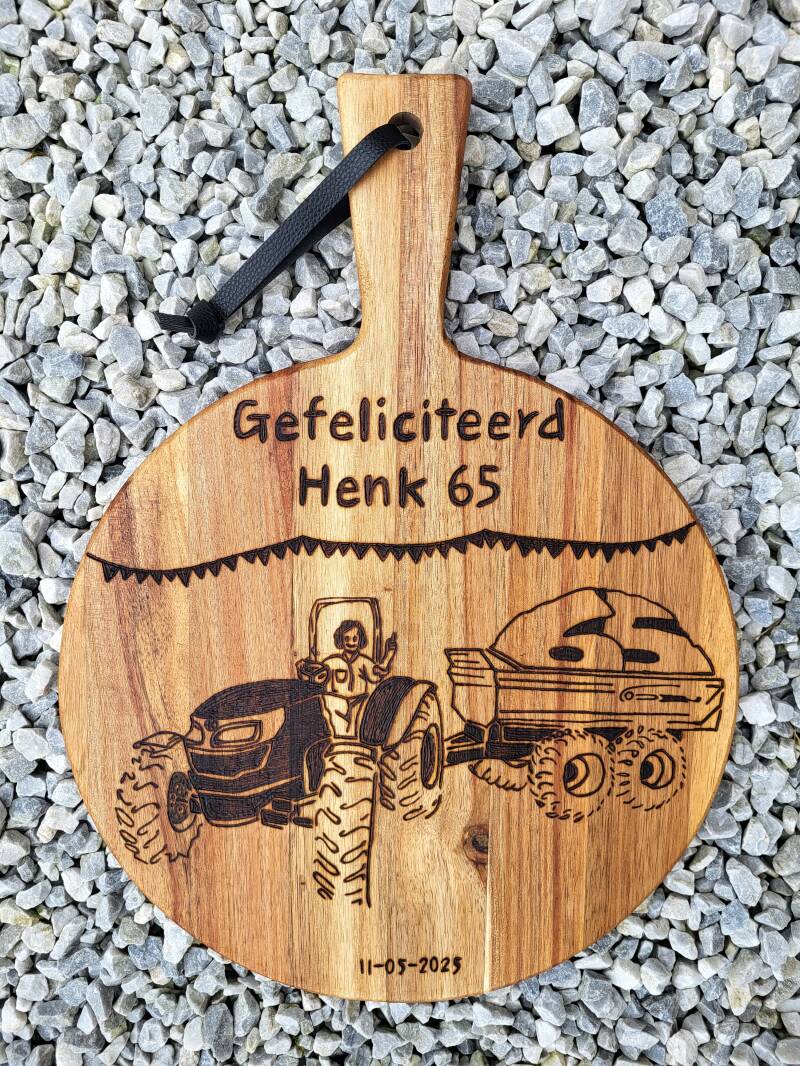 Acacia borrelplank voor Henk, 65 jaar met trekker.