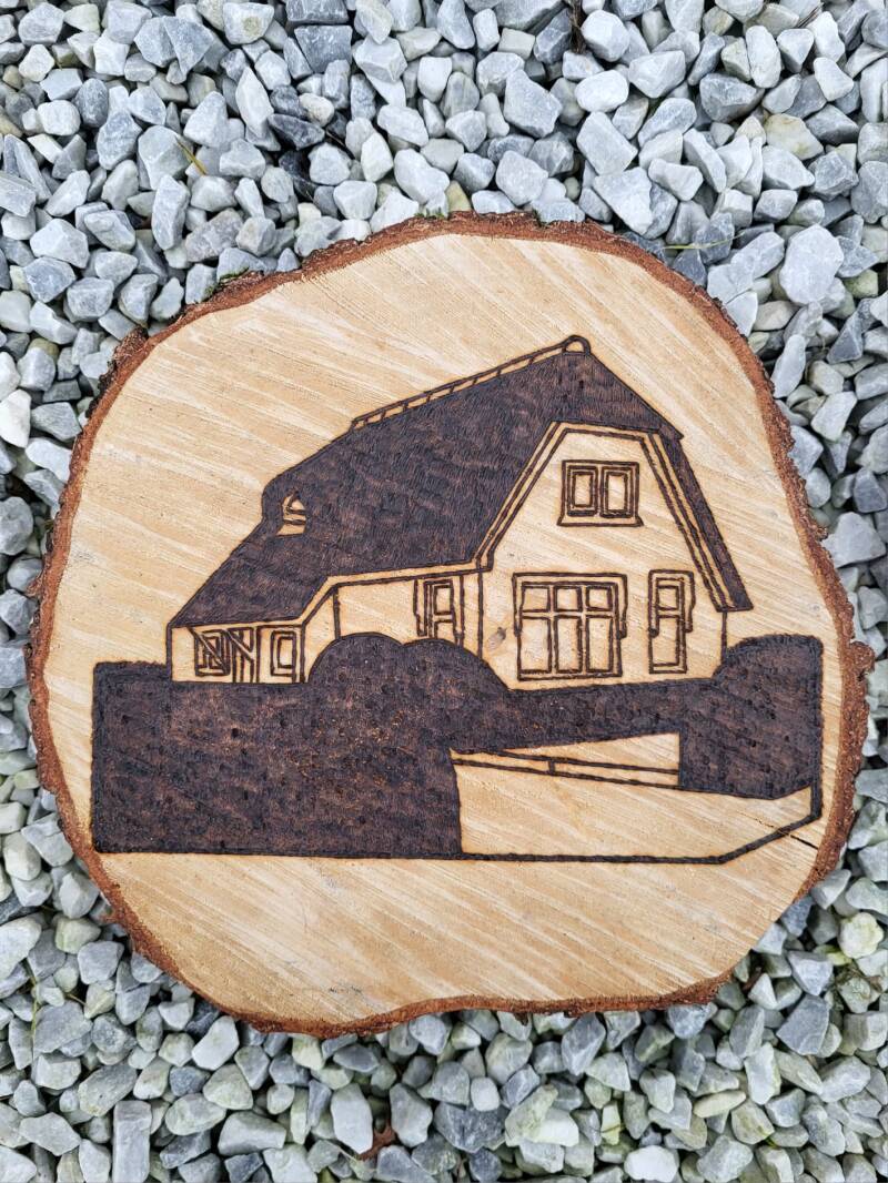 Boomschijf met huis houtgebrand