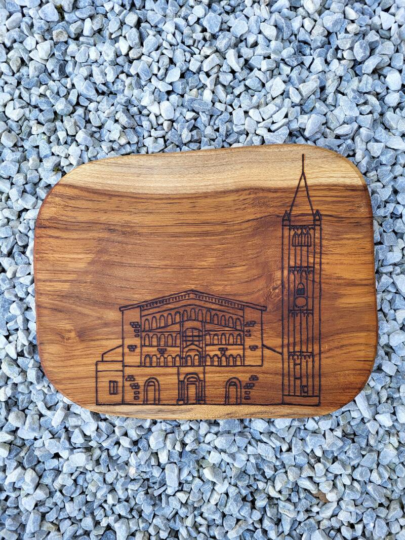 Stuk hout met een gebouw in Italie erop houtgebrand.