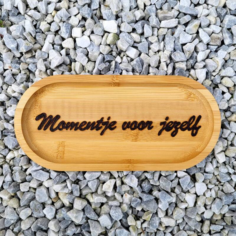 Koffie en thee plankje met de tekst: momentje voor jezelf