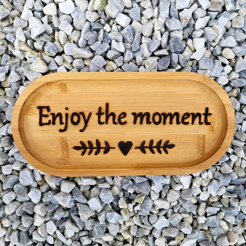 Koffie/thee plankje met de tekst: enjoy the moment