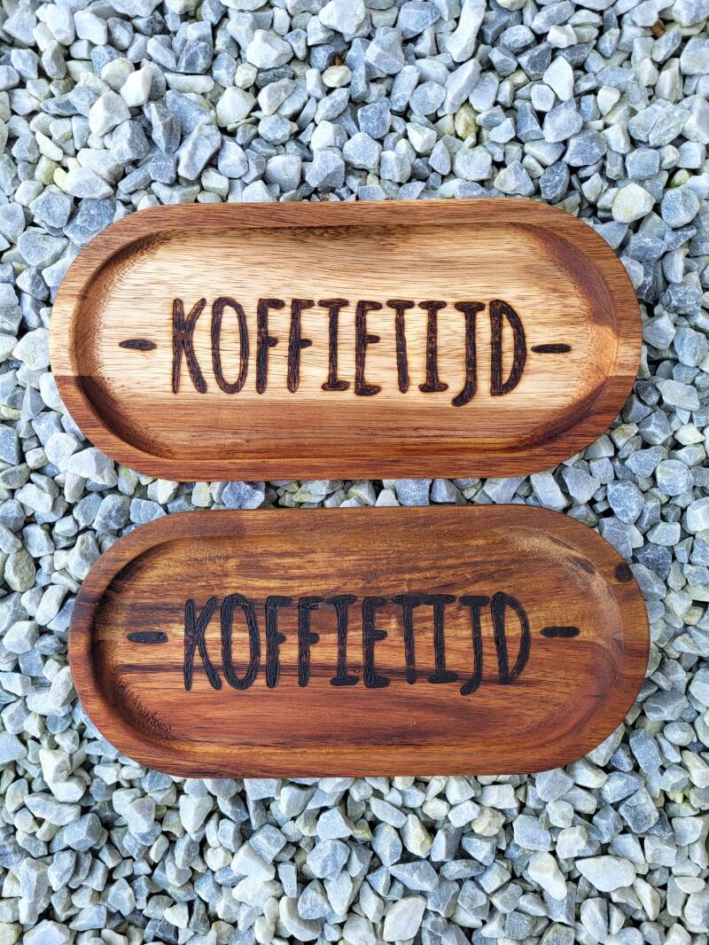 2 koffie/thee plankjes met tekst koffietijd houtgebrand
