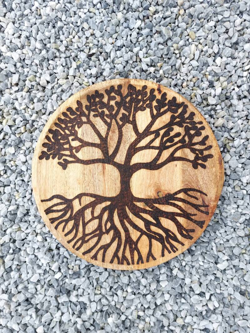 Serveerbord met levensboom houtgebrand