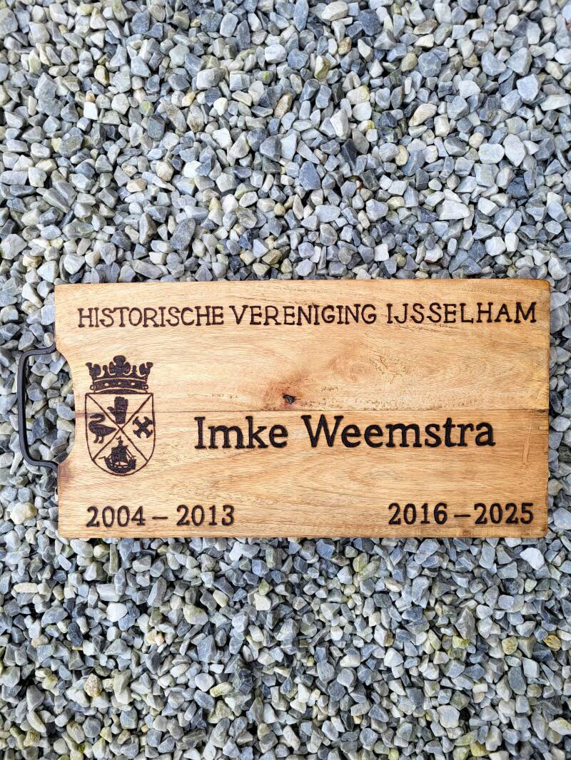 Mangohouten borrelplank voor Imke van de Historische Vereniging.