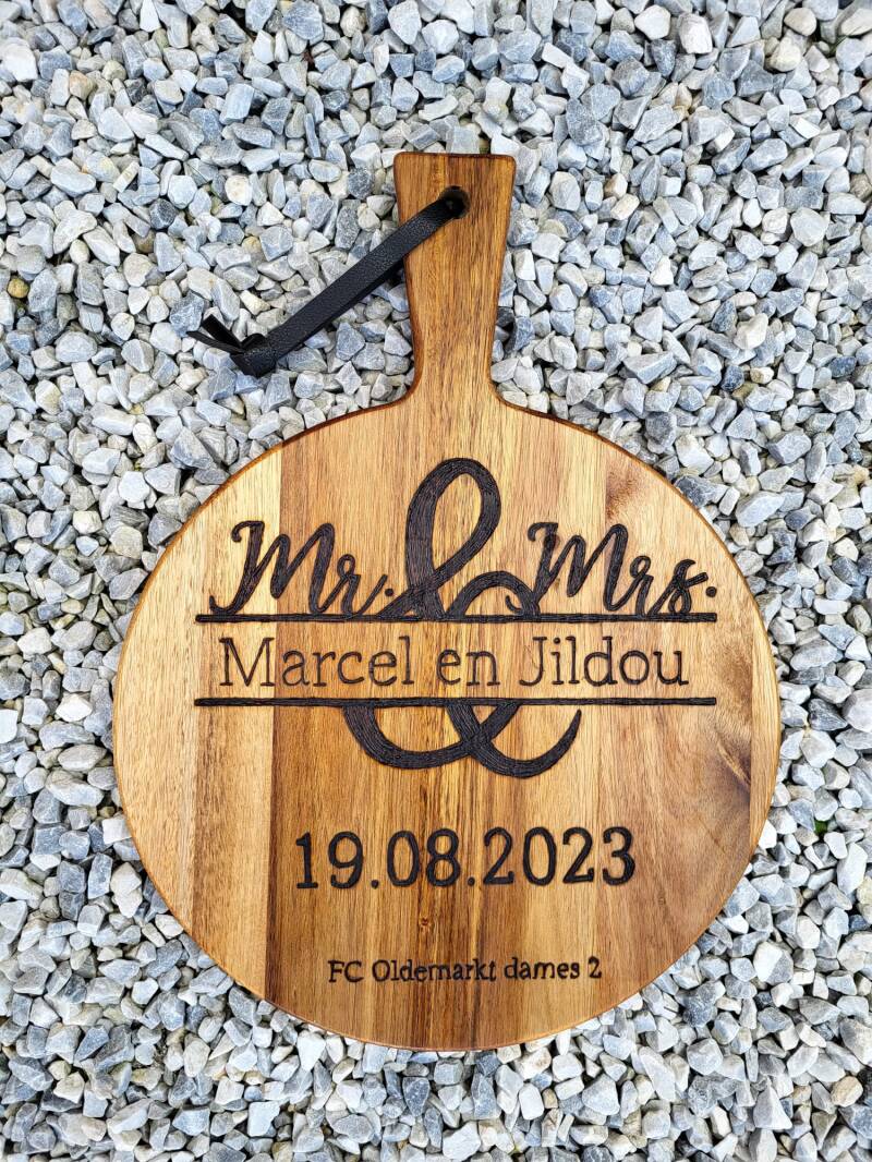 Acacia plank voor Marcel en Jildou bruiloft Mr. en Mrs.