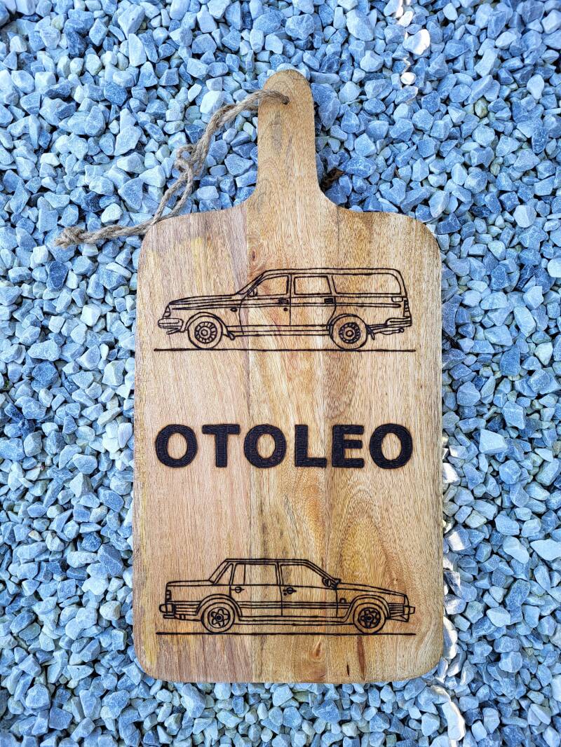 Mangohouten borrelplank met logo van Otoleo
