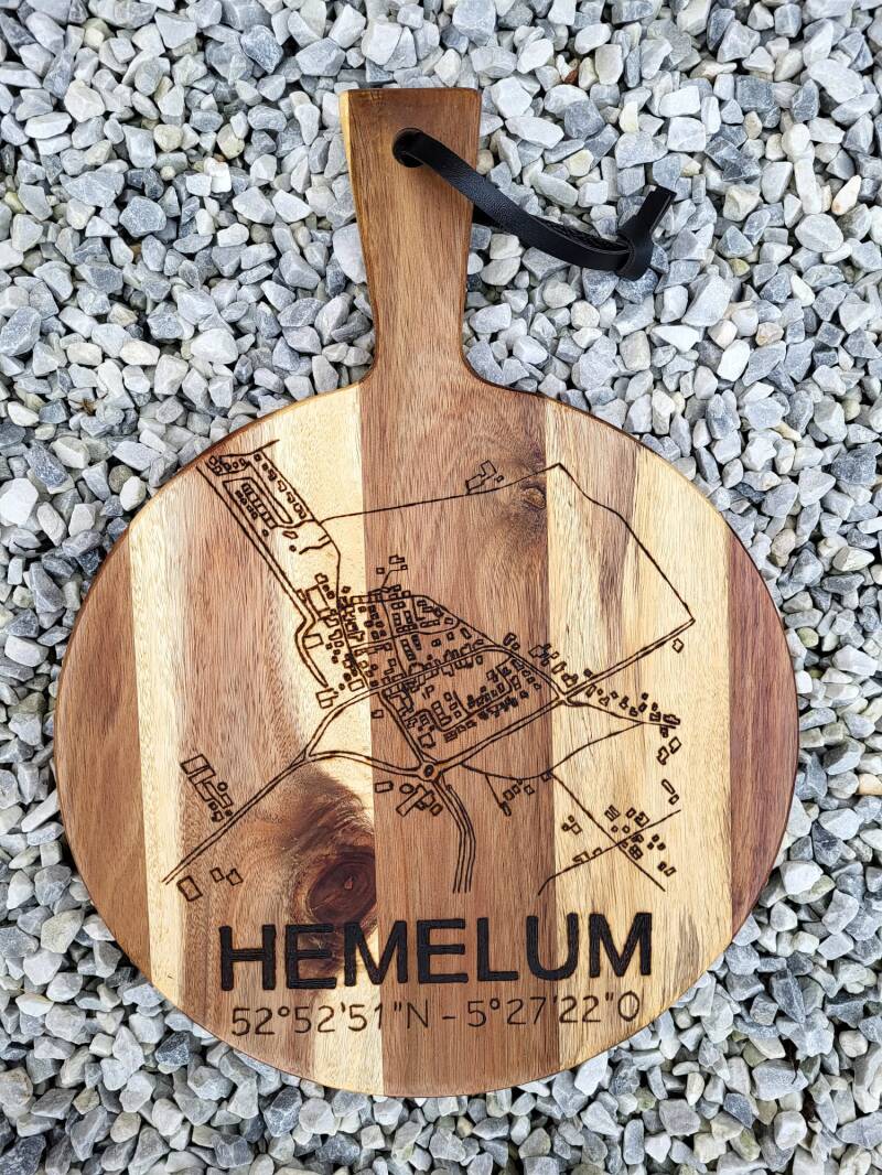 Acacia plank met plattegrond Hemelum houtgebrand