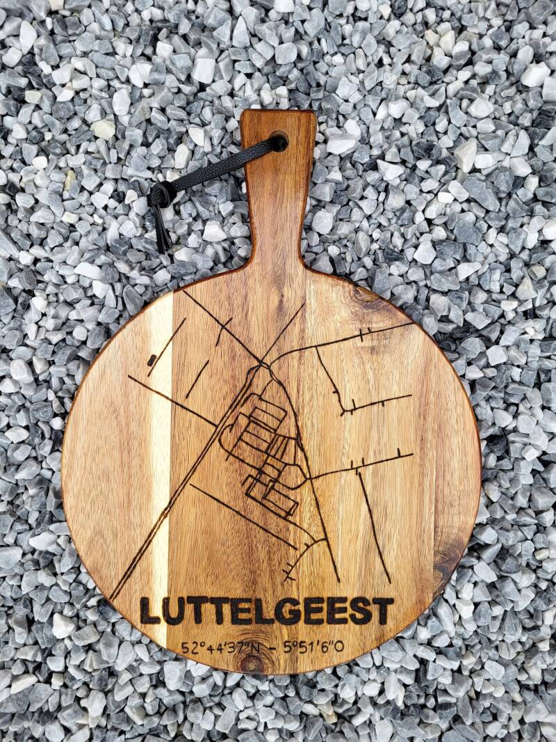Acacia plank met plattegrond Luttelgeest houtgebrand