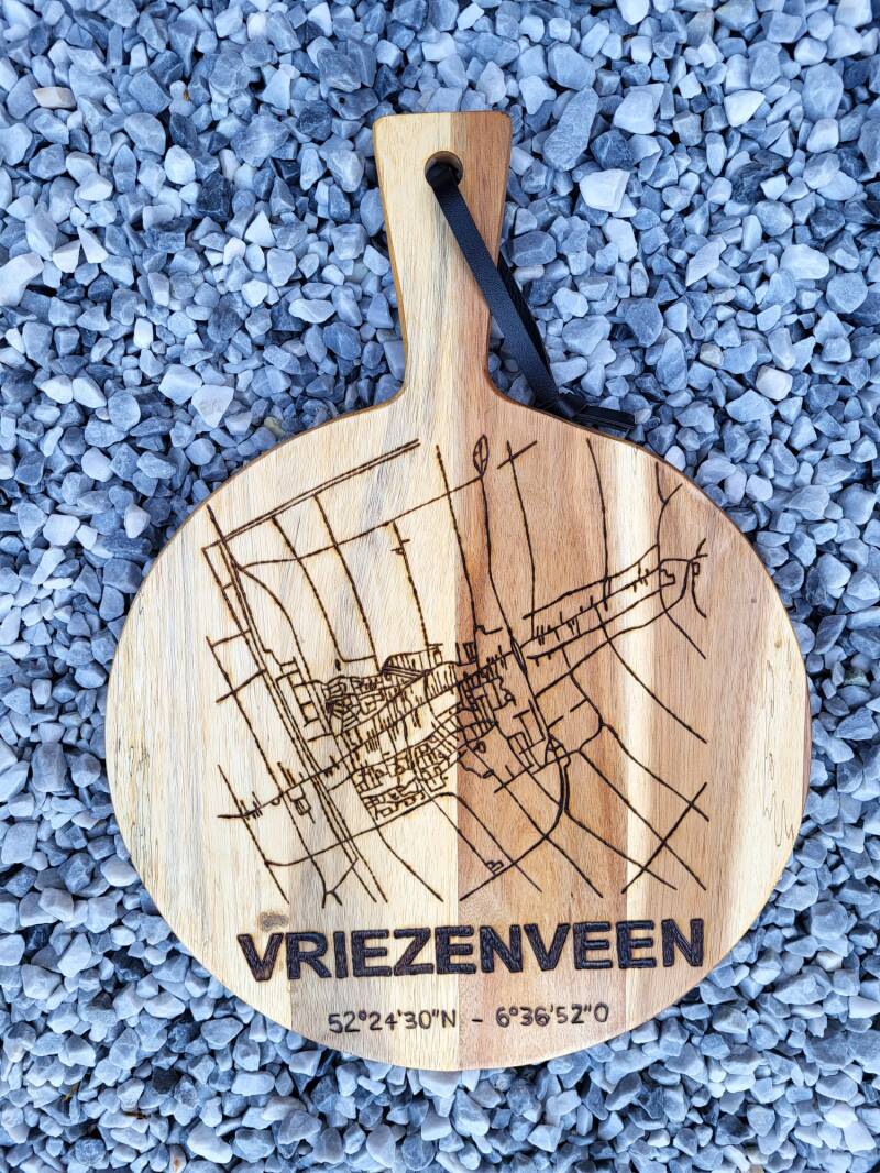 Acacia plank met plattegrond Vriezenveen houtgebrand