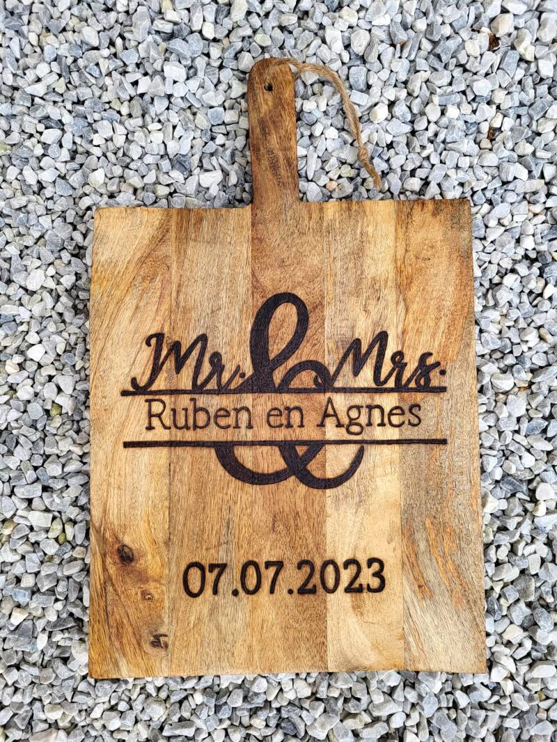 Borrelplank voor bruiloft Ruben en Agnes met datum 7 juli 2023