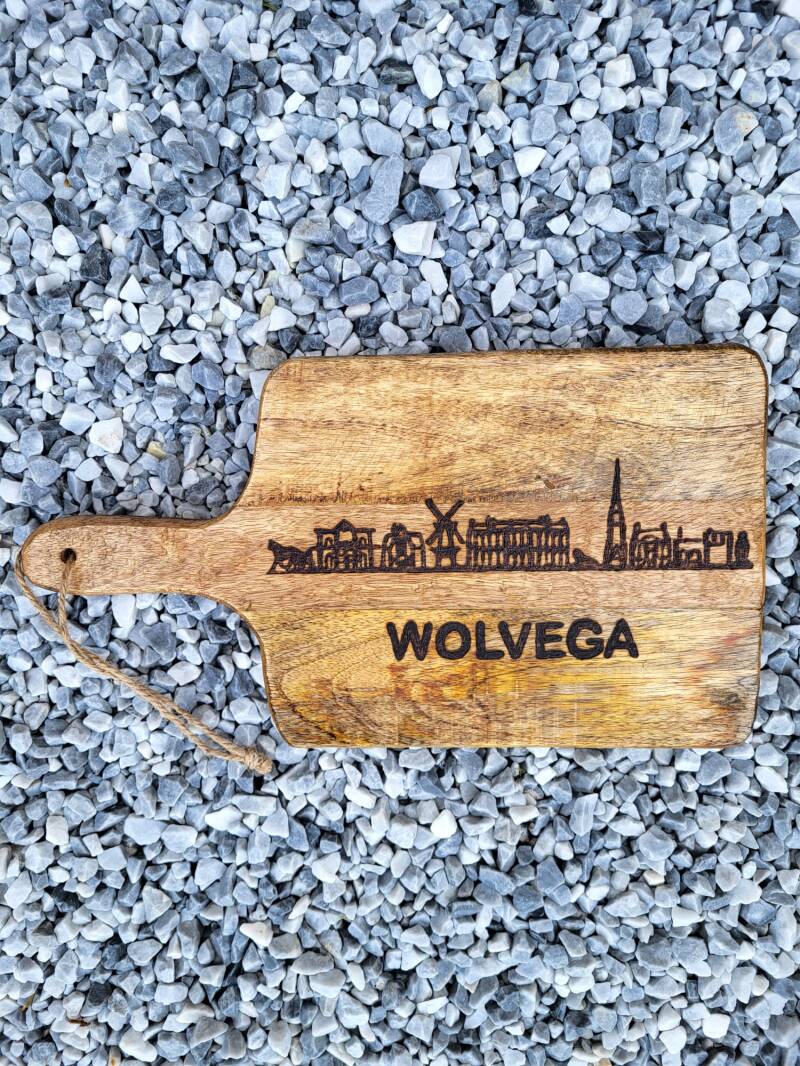 Mangohouten borrelplank met skyline Wolvega houtgebrand