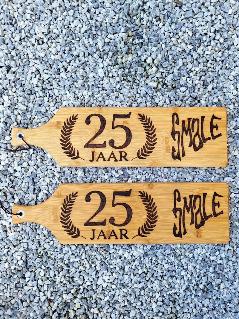 2x bamboe borrelplank voor Smale 25 jaar jubileum
