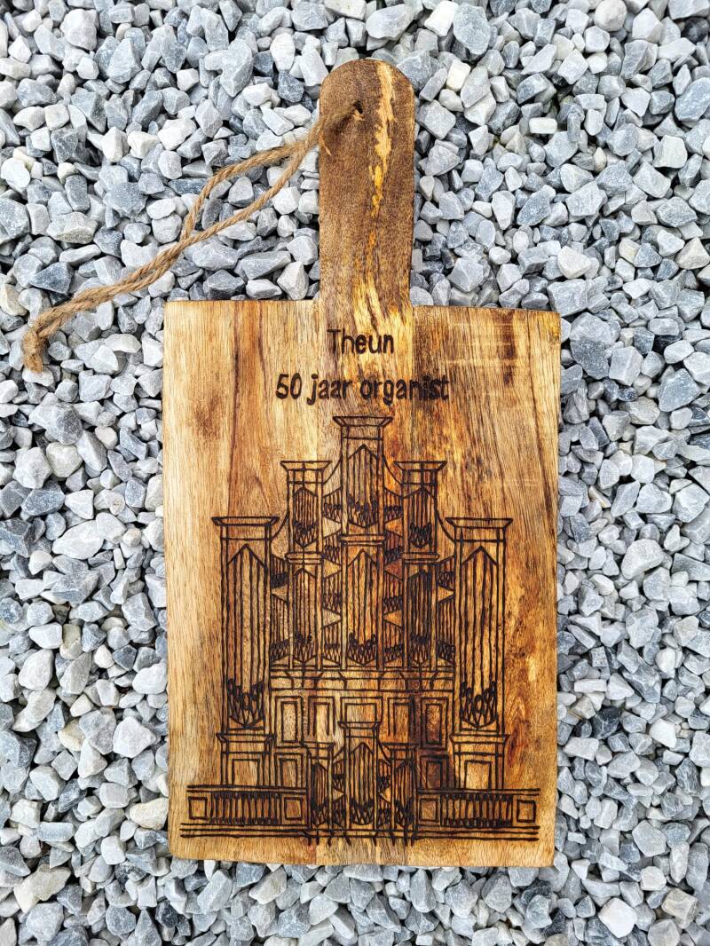 Mangohouten plank voor Theun 50 jaar organist