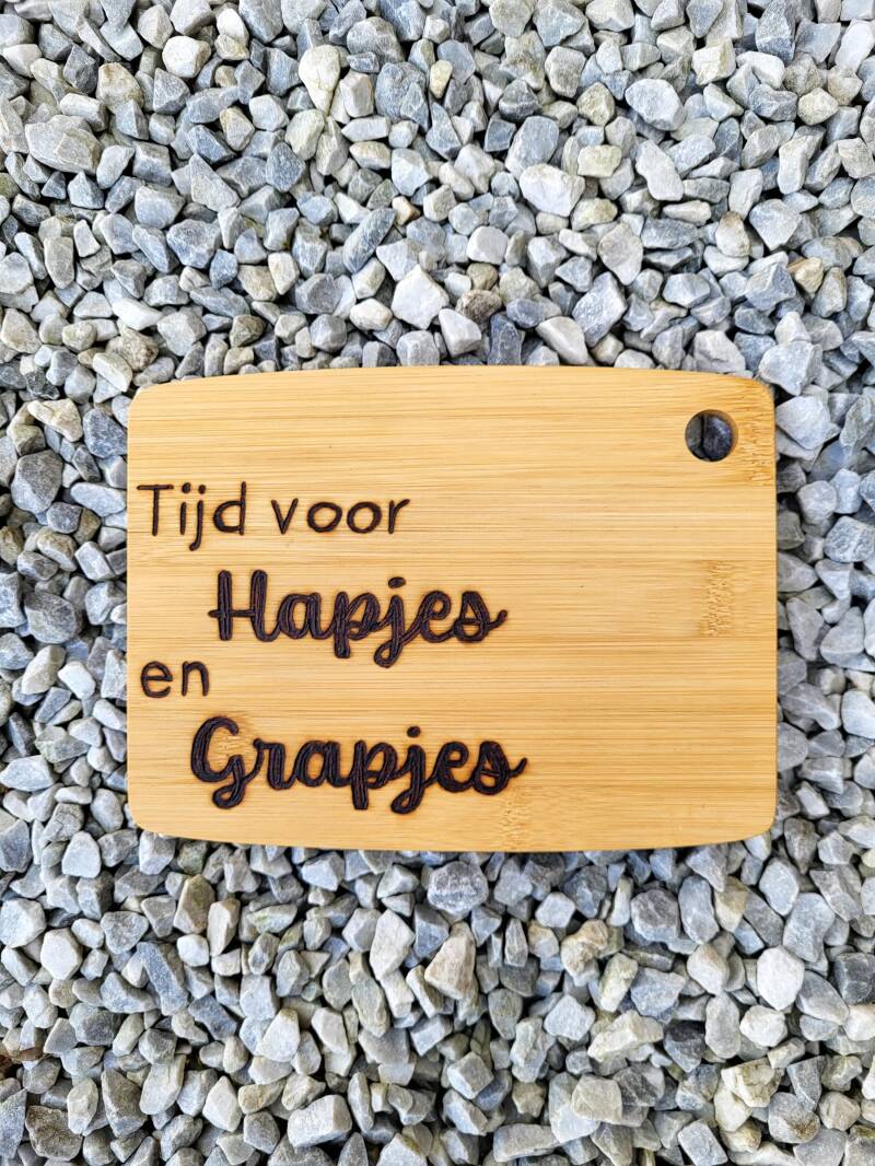 Borrelplankje met tekst, Tijd voor hapjes en grapjes.