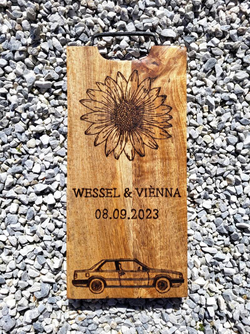 Manghouten plank voor Wessel en Vienna met zonnebloem, auto en trouwdatum