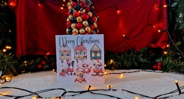 9. Kerstkaart honden bij de huizen in de sneeuw, 13x13cm
